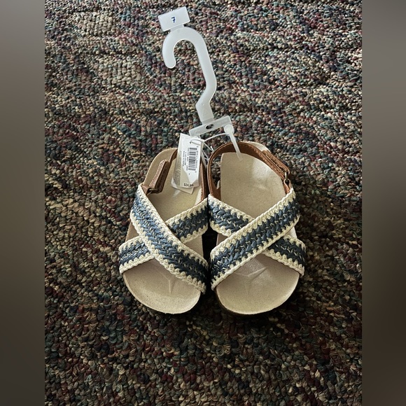NWT toddler girls Old Navy sandals size 7 - Picture 1 of 1